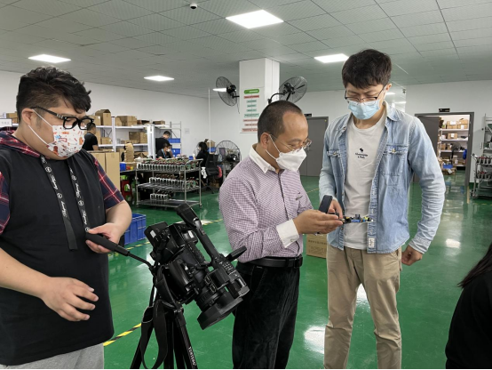 应深圳星火自动化科技有限公司邀请，深圳卫视记者一行2022年11月30日来我司采访。